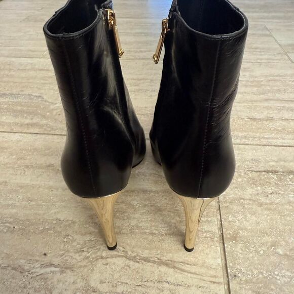 Michael Kors Kasia Leather Black Gold Pointed Toe Heeled Boots booties Sz 7.5 - Picture 4 of 7
